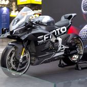 Auf der EICMA 2025 gibt der CFMoto V4 SR-RR Prototyp einen Vorgeschmack auf ein bald in Produktion gehendes 1000-ccm-Supersportmodell.